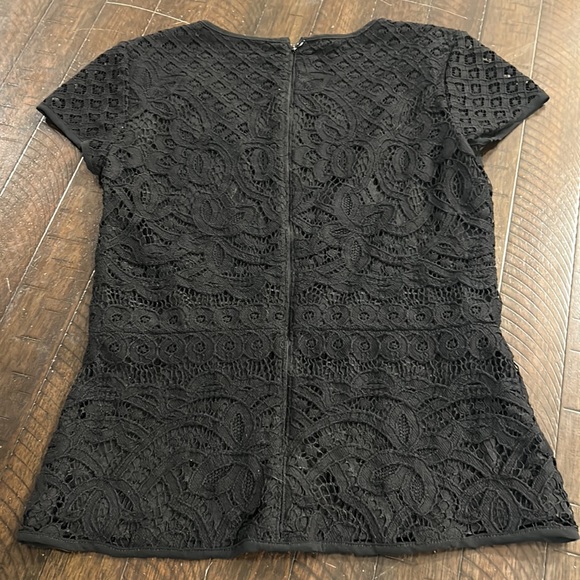 Ann Taylor Petite Black Lace Crochet short sleeve top fully lined w back zip - Picture 14 of 14